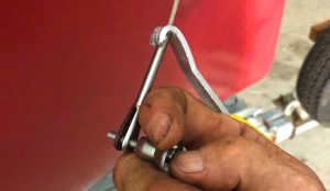 when tension is applied via thelanyard, the author’s fingers are free to manipulate the swage and pin it into place.