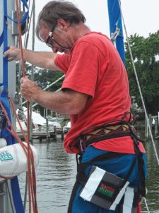 For extra padding, use sti  foam suchas ½-inch exercise  oor tiles. Keep them in the bag with your harness and add them anytime you will be up the mast for more than a few minutes.