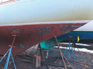 The author’s rst pass of sanding revealed several layersof blue paint and epoxy.