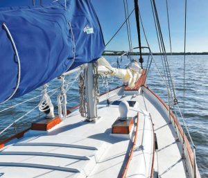 The deck plan is clean,with few obstacles or
tripping hazards.