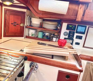 the cutting board works well when Sundance issailing on a starboard or port tack.