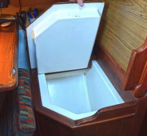 a small iceboxis cleverly located
underneath the nav seat.